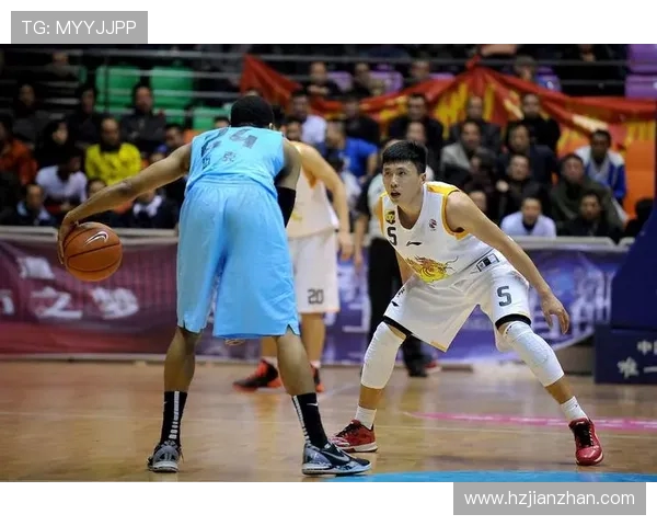 足球队员在CBA看球视频：两项运动迷的共鸣时刻